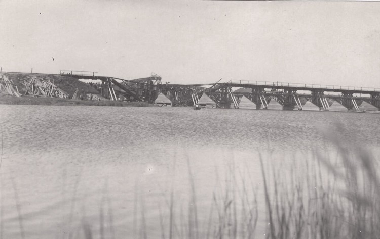 Vabadussõda purukslastud sild.jpg
