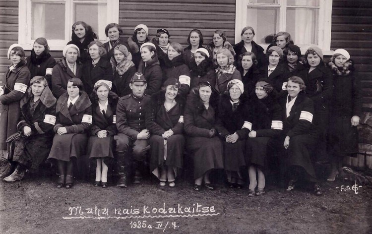 Muhu naiskodukaitse 1935.jpg