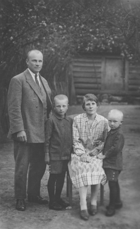 Vanaisa pere 1927.jpg
