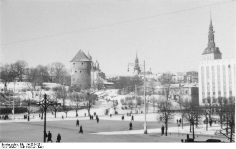 Bundesarchiv_Bild_146-2004-231,_Reval,_Freiheitsplatz.jpg