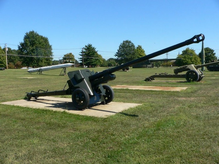 M1944_Field_Gun_(100_mm),_Aberdeen_Proving_Ground_2007.JPG.jpg