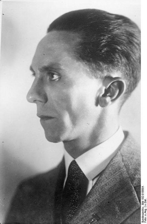 Bundesarchiv_Bild_102-01888A,_Joseph_Goebbels.jpg